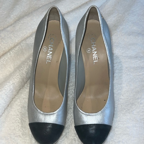 Chanel heels - Picture 2 of 5